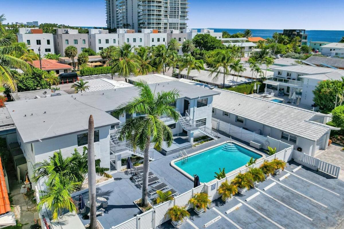 Waves On Desoto 1- Bedroom Rental Unit With Pool Hollywood Exterior photo