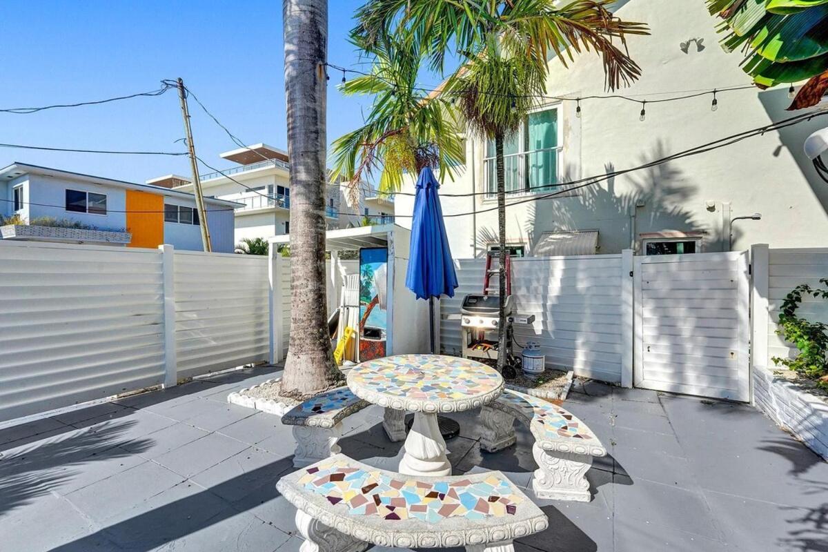 Waves On Desoto 1- Bedroom Rental Unit With Pool Hollywood Exterior photo