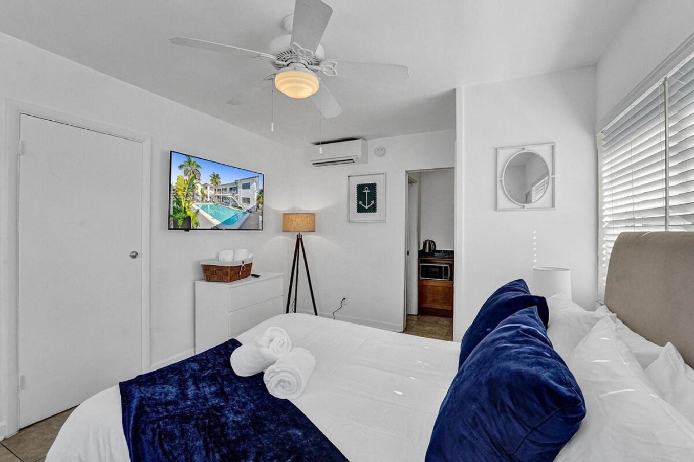 Waves On Desoto Rental Unit With Pool Hollywood Exterior photo